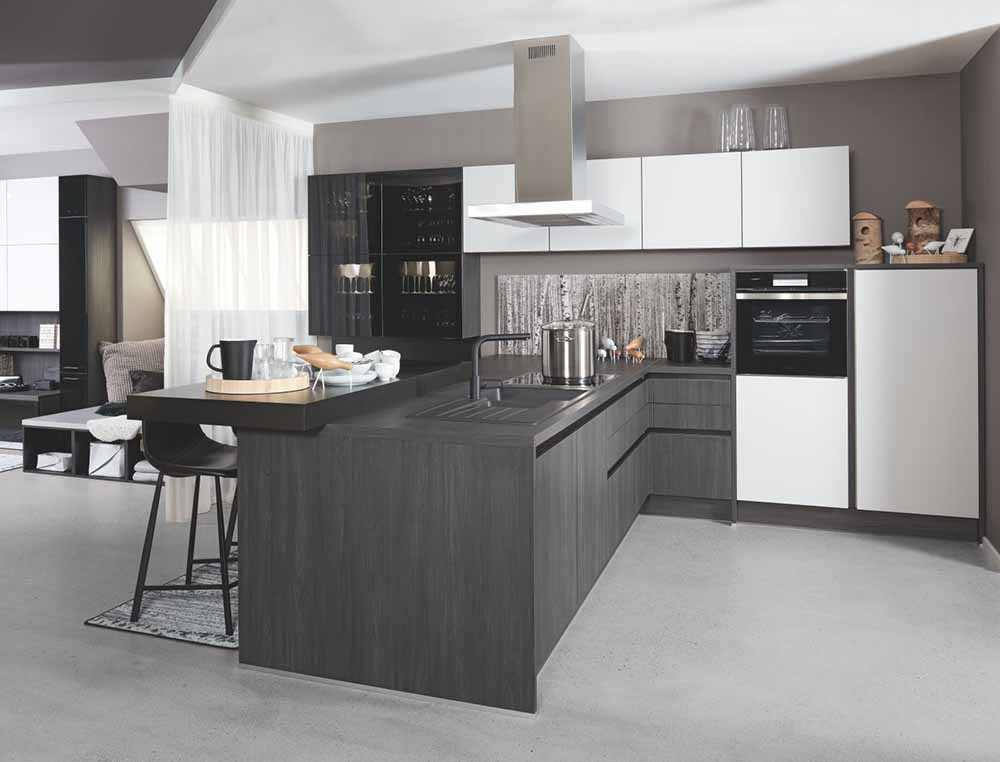 Luxury Kitchen in white and grey/brown